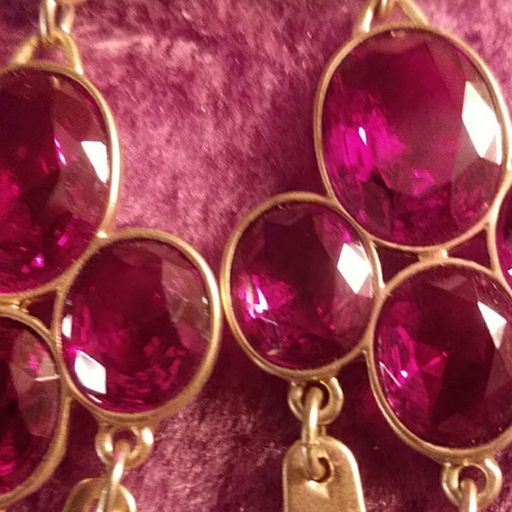 💝!NEW!! Red and matte goldtone earrings. - Picture 2 of 4